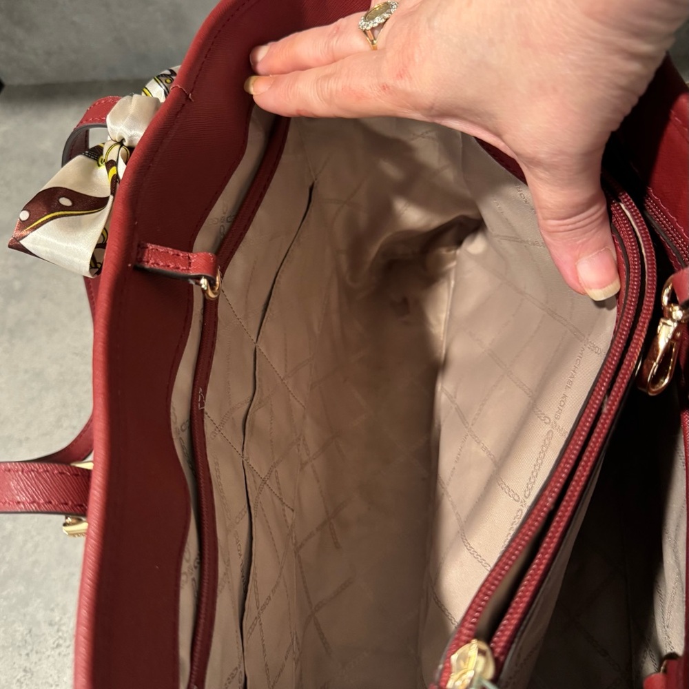 Michael Kors Jet Set Large East West Travel Tote! GUC!! - Picture 6 of 11